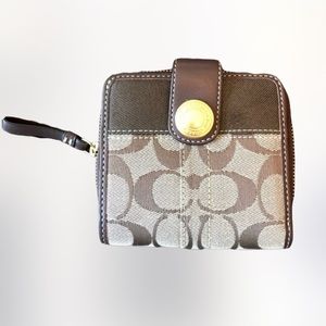 Like New! COACH Signature Canvas Small Snap Closure Fold Wallet *Authent…